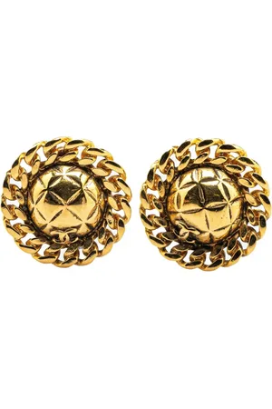 CHANEL Pendientes de clip con logo CC y diseño acolchado bañados en oro 1970-1980