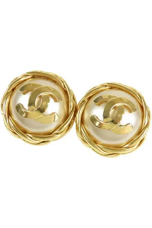 CHANEL Pendientes de clip con logo CC bañados en oro con perla artificial 1995