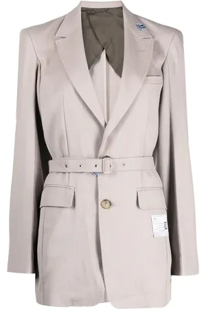 Maison Mihara Yasuhiro Blazer con botones y cinturón
