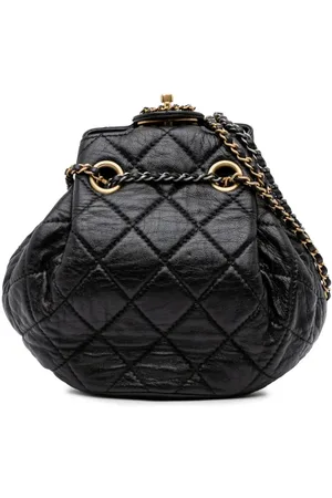 CHANEL Bolso bombonera de piel de borrego acolchada con cadena y cordones 2021-2025