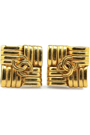 CHANEL Pendientes de clip con logo CC bañados en oro 1996
