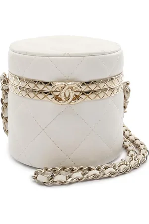 CHANEL Bolso de mano redondo mini de matelasse y piel de borrego 2021-2024
