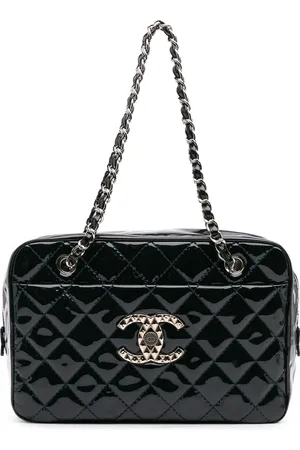 CHANEL Bolso de hombro Camera Bag grande de charol acolchado con logo CC 2009-2010