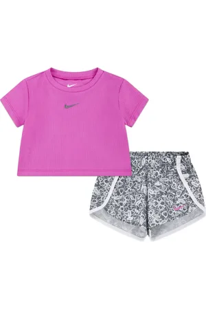 Nike Camiseta y pantalones cortos estampados