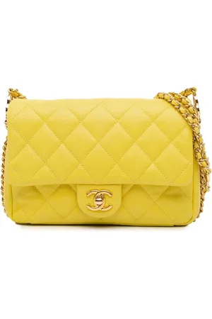 CHANEL Bandolera CC You Flap mini acolchada con cuero caviar 2021-2024