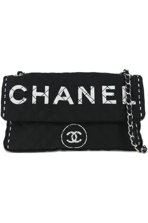 CHANEL Bolso de hombro acolchado 2007