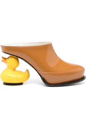 Maison Mihara Yasuhiro Mules con tacón pato