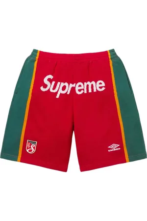 Supreme Pantalones cortos Soccer SS25 - Red kde punto de x Umbro®