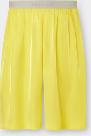 FERRARI Pantalón corto de viscosa brillante