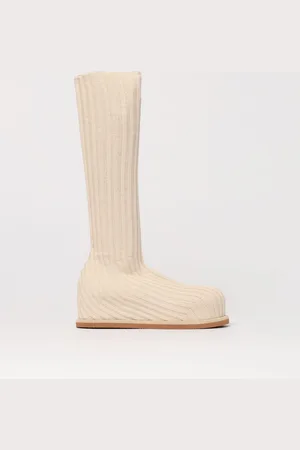 Amina Muaddi Botas Mujer color