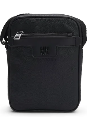 HUGO BOSS Bolso mensajero de piel sintética granulada con detalle de logo apilado