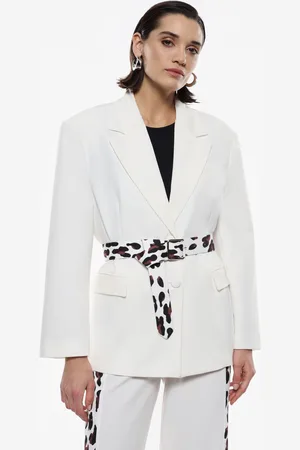 Imperial Blazer con cinturón y botones de estilo animal