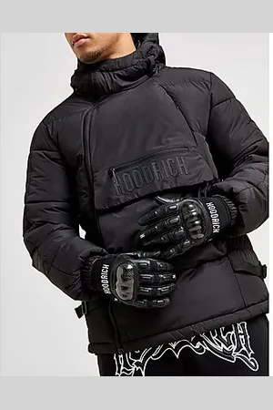Hoodrich Guantes Plot