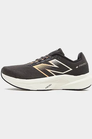 New Balance FuelCell Propel v4