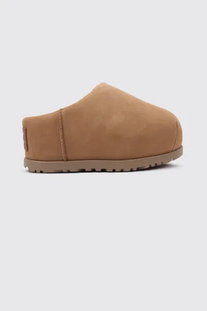 UGG Pumped Slide 36