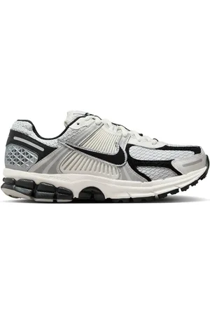 Nike Sneakers Zoom Vomero 5
