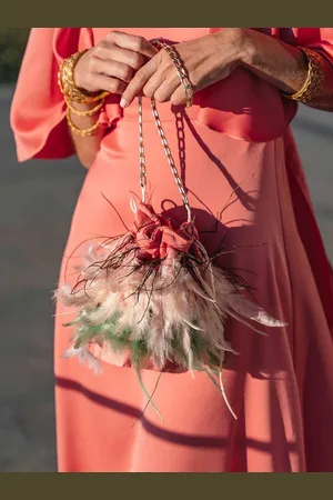 Mariquita Trasquilá Bolso plumas benalup