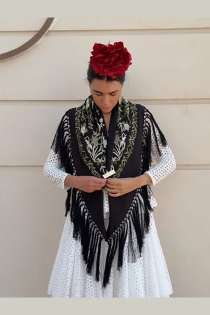 Mariquita Trasquilá Mantón bordado talla única