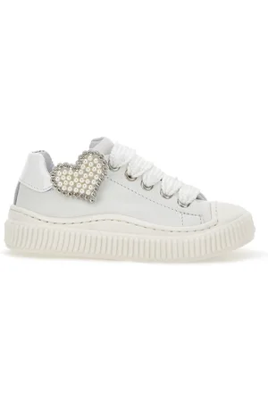 MONNALISA Zapatillas de piel con corazón.