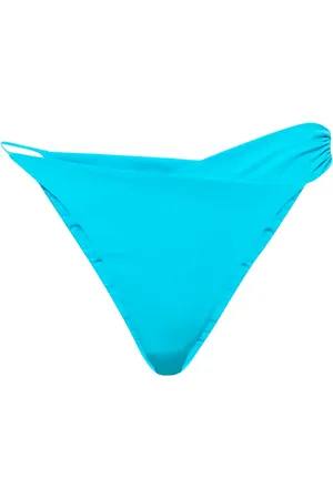 Nensi Dojaka Braga de bikini