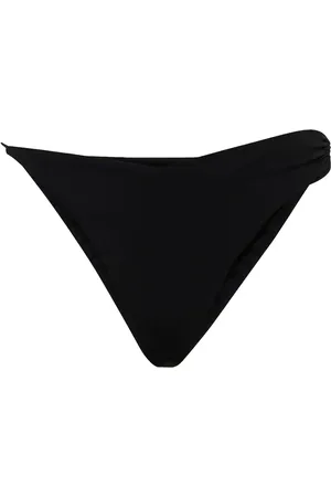 Nensi Dojaka Braga de bikini