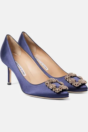 Manolo Blahnik Salones Hangisi de satén adornados