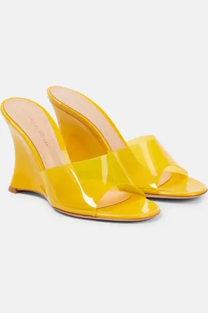 Gianvito Rossi Mules Vernice de PVC con cuña
