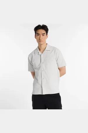New Balance Hombre Seersucker Button Up Short Sleeve, Polywoven, Talla L