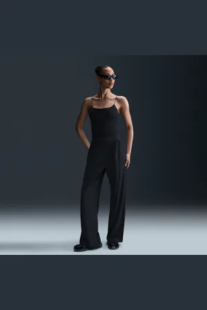 Nike 24.7 PerfectStretch Pantalón Dri-FIT de talle alto con pernera ancha - Mujer