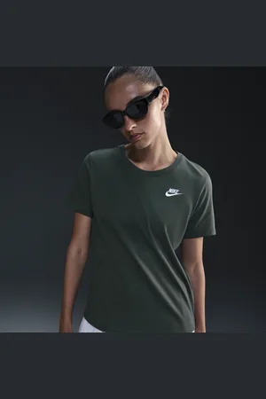 Nike Sportswear Club Essentials Camiseta - Mujer