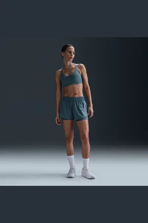 Nike One Pantalón corto de 8 cm con talle medio y diseño 2 en 1 Dri-FIT - Mujer