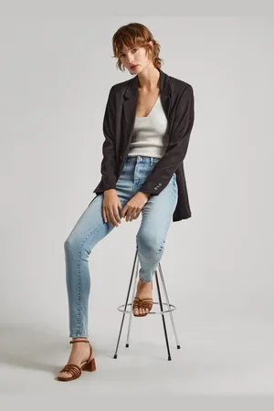 https://images.fashiola.es/product-list/300x450/pepe-jeans/626568849/jeans-fit-skinny-y-tiro-alto.webp