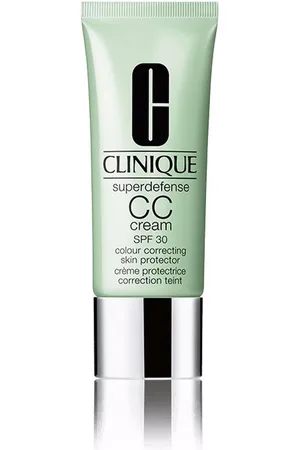 Clinique SUPERDEFENSE™ CC Cream SPF30. Hidratante protectora correctora de tono. Edad: Entre 36 y 50 años, Más de 50 años. Tipo de Piel: Todo Tipo de Pieles. Formulación: Hipoalergénico, Sin Fragancia. Protección SPF: Alta SPF 30. Tendencias: Skinim