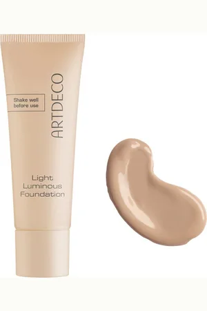 Artdeco LIGHT LUMINOUS foundation. Tratamiento Facial Hidratante. Edad: Entre 18 y 25 años, Entre 26 y 35 años, Entre 36 y 50 años, Más de 50 años, Menos de 18 años. Tipo de Piel: Seca, Normal/Mixta. Texturas: Crema. Formulación: Sin Parabenos, Sin