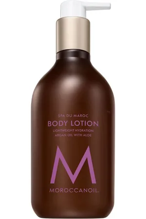 Moroccanoil BODY LOTION spa du maroc. Hidratante corporal. Edad: Entre 18 y 25 años, Entre 26 y 35 años, Entre 36 y 50 años, Más de 50 años, Menos de 18 años. Texturas: Loción. Formulación: Sin Parabenos, Sin Sulfatos. Formato: Dosificador. Tendencias: