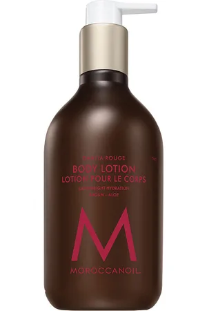 Moroccanoil DAHLIA ROUGE loción corporal. Hidratante corporal. Texturas: Loción. Formulación: Sin Parabenos, Sin Sulfatos. Formato: Dosificador. Tendencias: Aloe Vera, Argán. Ingredientes: Aloe Vera, Argán