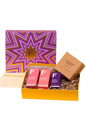 Freshly Cosmetics RUTINA DE NOCHE ESTUCHE. Set cosmética facial. Tipo de Piel: Sensible, Todo Tipo de Pieles, Atópica. Formulación: Sin Sulfatos, Sin Siliconas. Green Beauty: Ingredientes naturales, Vegano, Cruelty Free. Formato: Dosificador. Tendencias: Alo