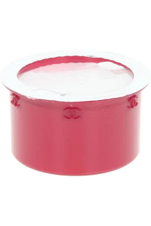 CHANEL Nº 1 crema facial con camélia roja recarga. Antiarrugas y Antiedad - Tratamiento Facial Reafirmante - Recarga. Edad: Entre 36 y 50 años, Más de 50 años. Tipo de Piel: Sensible, Todo Tipo de Pieles. Texturas: Crema. Green Beauty: Packaging s