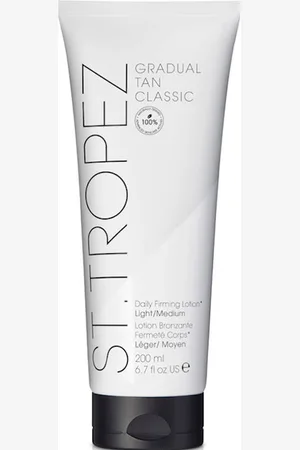 St. Tropez GRADUAL TAN CLASSIC daily firming lotion #light/medium. Reafirmante corporal. Tipo de Piel: Todo Tipo de Pieles. Texturas: Crema. Green Beauty: Vegano, Cruelty Free