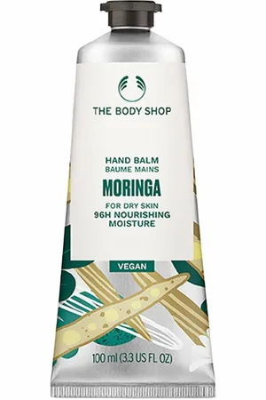 THE BODY SHOP MORINGA hand balm. Tratamientos y cremas manos. Edad: Entre 18 y 25 años, Entre 26 y 35 años, Entre 36 y 50 años, Más de 50 años, Menos de 18 años. Tipo de Piel: Seca. Texturas: Bálsamo. Green Beauty: Ingredientes naturales, Vegano, Packagi