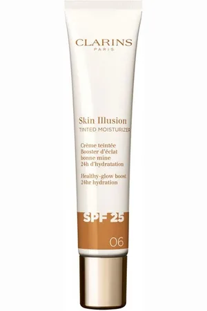 Clarins SKIN ILLUSION TINTED MOISTURIZER tratamiento antiedad con color efecto glow SPF25. Tratamiento Facial Hidratante - Antiarrugas y Antiedad - Efecto flash. Tipo de Piel: Todo Tipo de Pieles. Texturas: Crema. Tendencias: Ácido Hialurónico. Pro
