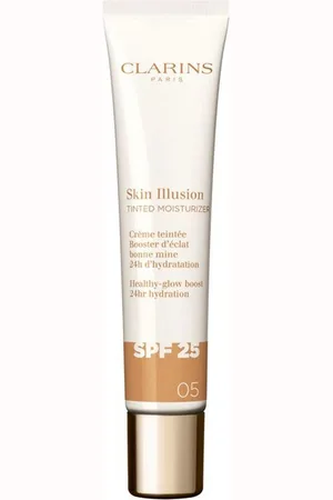 Clarins SKIN ILLUSION TINTED MOISTURIZER tratamiento antiedad con color efecto glow SPF25. Tratamiento Facial Hidratante - Antiarrugas y Antiedad - Efecto flash. Tipo de Piel: Todo Tipo de Pieles. Texturas: Crema. Tendencias: Ácido Hialurónico. Pro