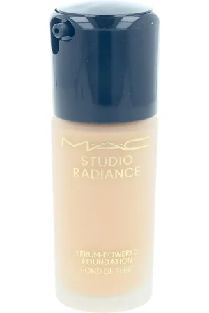 Mac STUDIO RADIANCE SERUM powered foundation. Base de maquillaje. Formulación: No Comedogénico. Formato: Dosificador. Tendencias: Ácido Hialurónico. Ingredientes: Ácido Hialurónico