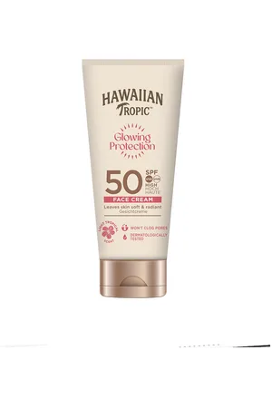 Hawaiian Tropic GLOWING PROTECTION face cream SPF50. Protector solar facial. Texturas: Crema. Ingredientes: Vitamina C. Green Beauty: Ocean respect, Cruelty Free. Tendencias: Vitamina C. Otras Características: Waterproof. Protección SPF: Alta SPF 50