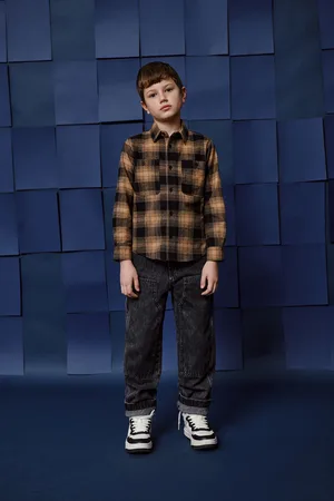 Please Camisa de niño de cuadros con bolsillos aplicados
