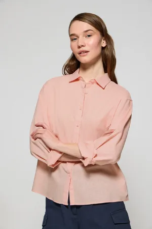 Polo Club® Camisa Color Salmón Loose Fit De Lino Y Algodón Con Monograma Bordado