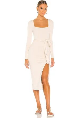 REVOLVE Lovers and Friends Lovers and friends vestido sariah midi en color crema talla M en - Cream. Talla M (también en S, XL, XS).