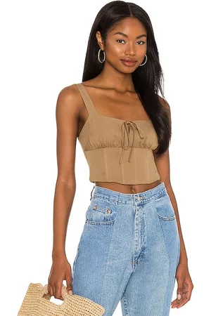 REVOLVE Lovers and Friends Lovers and friends top sin mangas steph en color talla M en - Tan. Talla M (también en XL).