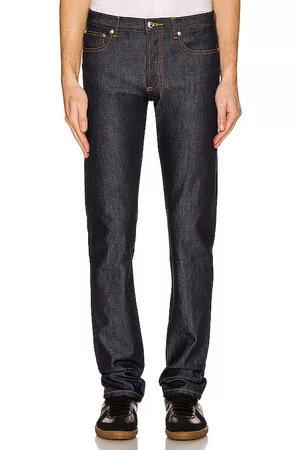REVOLVE A.P.C. A.p.c. petit standard straight leg jean en color denim-dark talla 29 en - Denim-Dark. Talla 29 (también en 31, 32, 33, 34).