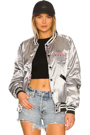 REVOLVE The Laundry Room The laundry room cazadora coors light official nylon en color metálico talla L en - Metallic Silver. Talla L (tambi